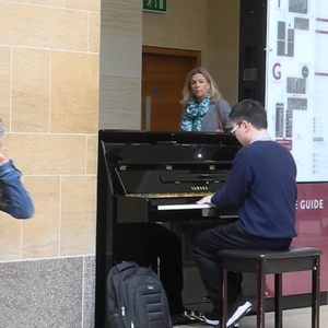 裸体美女2小时免费看
